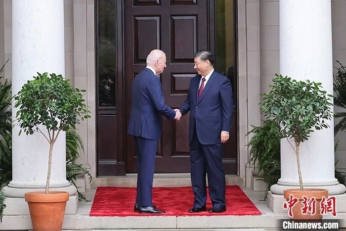 當(dāng)?shù)貢r(shí)間11月15日，中國國家主席習(xí)近平在美國舊金山斐洛里莊園同美國總統(tǒng)拜登舉行中美元首會晤。中新社記者 盛佳鵬 攝