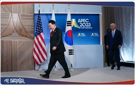 ｜｜日本首相岸田文雄、美國總統(tǒng)拜登以及韓國總統(tǒng)尹錫悅試圖在APEC會議期間合影