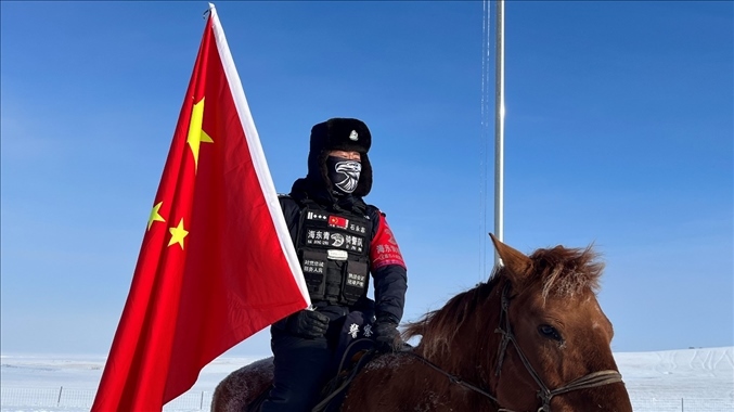 呼倫貝爾陳巴爾虎旗公安局副局長石永志。人民網(wǎng)記者 張敏穎攝