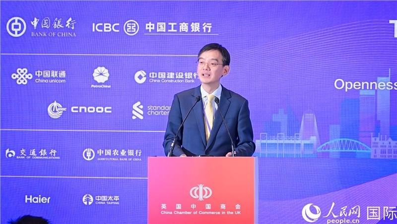 1. 英國(guó)中國(guó)商會(huì)會(huì)長(zhǎng)、中國(guó)銀行倫敦分行行長(zhǎng)方文建 致歡迎辭。郭錦標(biāo)攝_副本