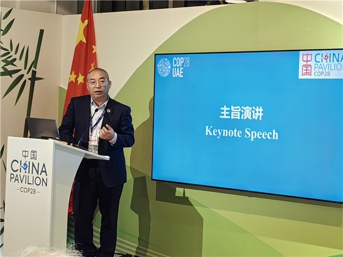 晶澳太陽能科技股份有限公司高級副總裁孫廣彬發(fā)言。COP28中國角供圖