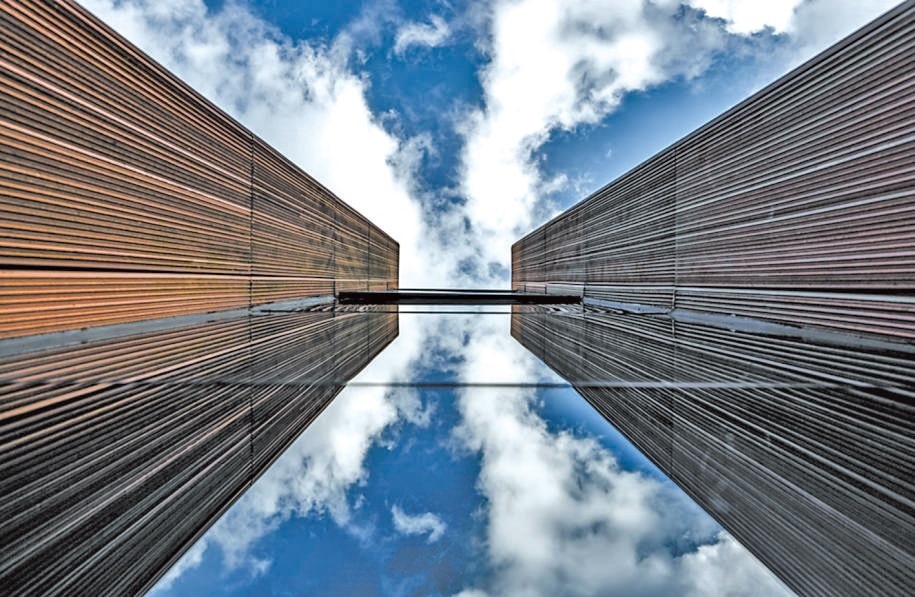  開放共享 今年9月，改造升級后的上海凝聚力工程博物館開門迎客。博物館大廳公共區(qū)域在功能提升、資源整合后，釋放更多公共服務(wù)空間，帶給市民更多新體驗。 上海某餐廳法國籍廚師 邁克爾·溫德林?jǐn)z