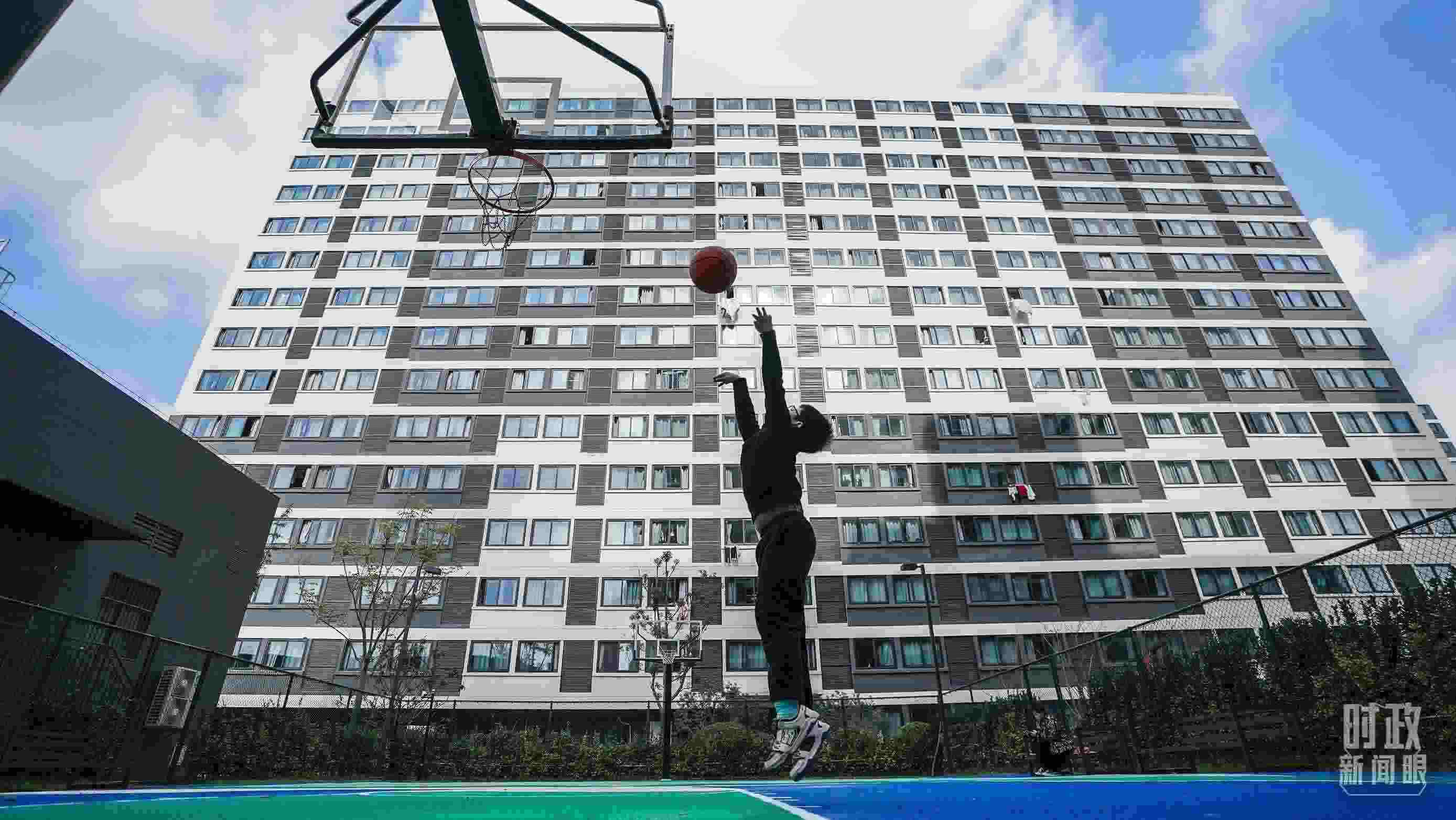 △上海市閔行區(qū)新時(shí)代城市建設(shè)者管理者之家。（總臺(tái)國(guó)廣記者李晉拍攝）