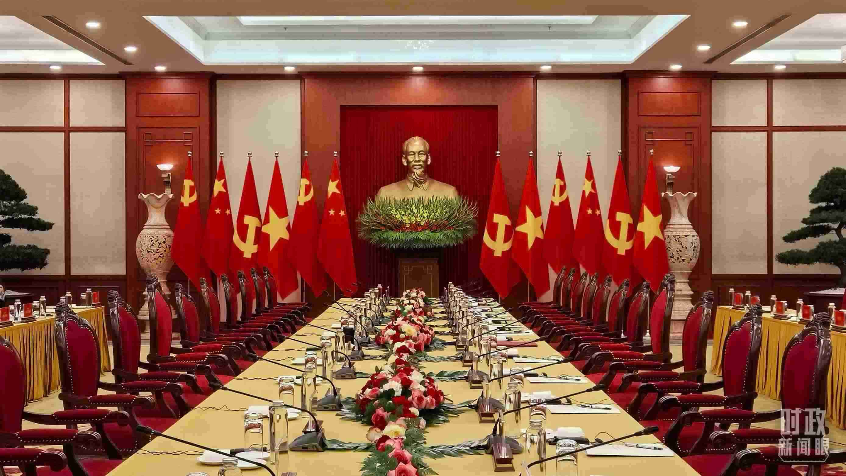 △當(dāng)?shù)貢r(shí)間12月12日下午，習(xí)近平在這里與阮富仲舉行會(huì)談，這是會(huì)談開(kāi)始前的場(chǎng)景。（總臺(tái)央視記者邢彬拍攝）