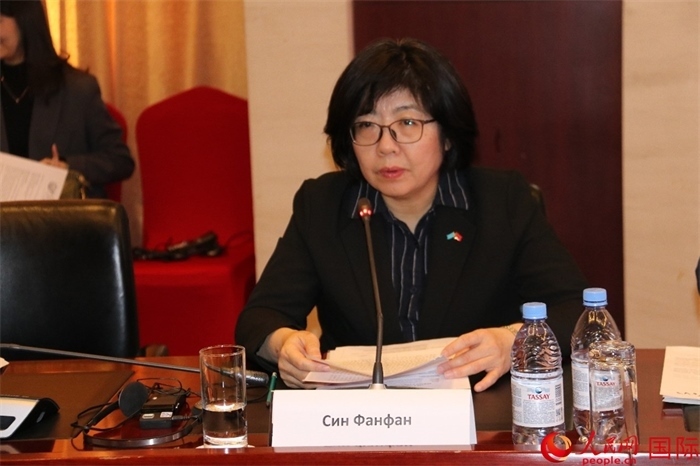 中國駐哈薩克斯坦大使館公使銜參贊邢芳芳致辭。人民網(wǎng)記者 李強攝