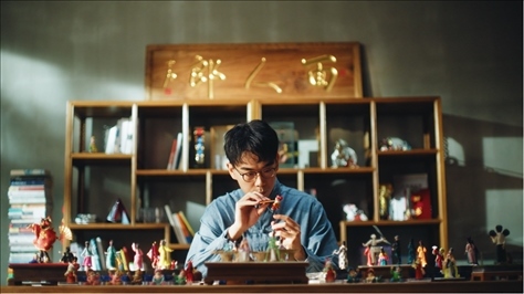 郎佳子彧通過短視頻直播，讓更多人關(guān)注并喜歡捏面人。受訪者供圖