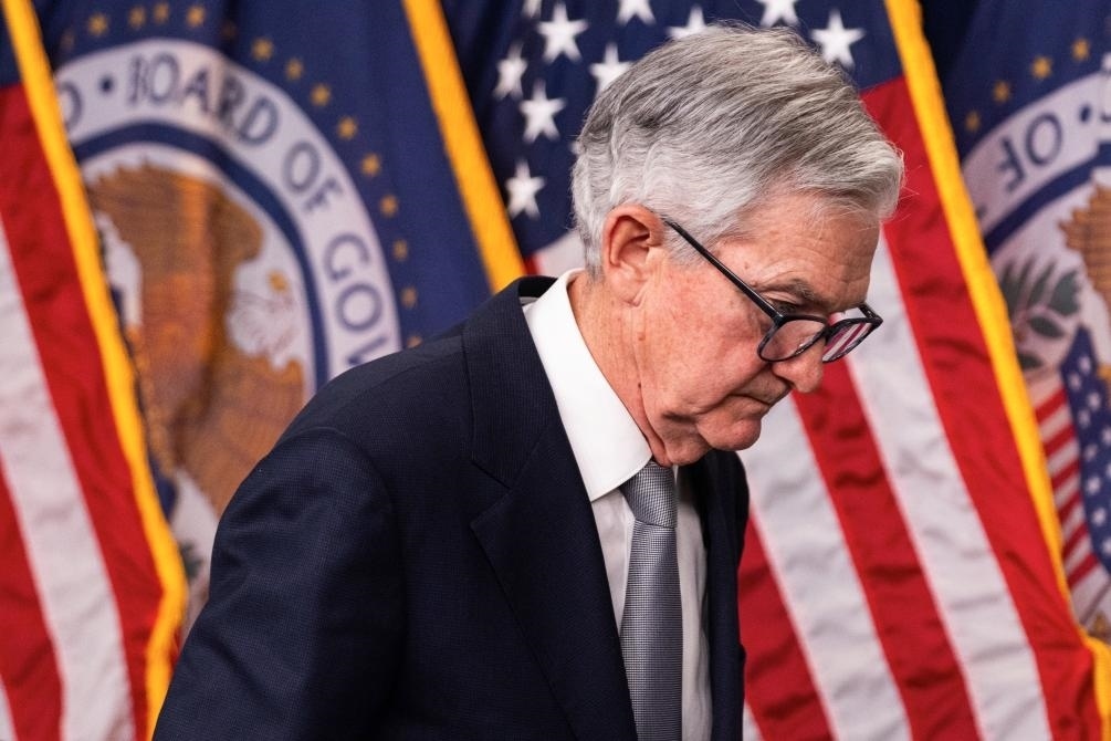 11月1日，美國(guó)聯(lián)邦儲(chǔ)備委員會(huì)主席鮑威爾在華盛頓出席記者會(huì)。新華社發(fā)（亞倫攝）