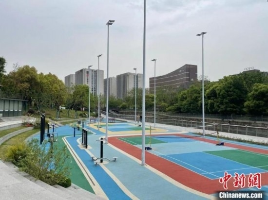 杭州余杭區(qū)一嵌入式體育場地。張煜歡 攝