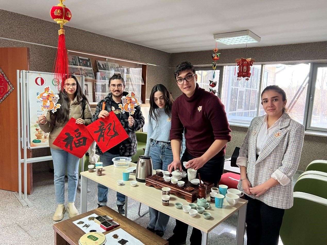 茶藝表演體驗(yàn)。中東技術(shù)大學(xué)孔院供圖