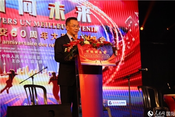 法國(guó)前總理拉法蘭出席晚會(huì)并致辭。 人民網(wǎng)記者 尚凱元 攝