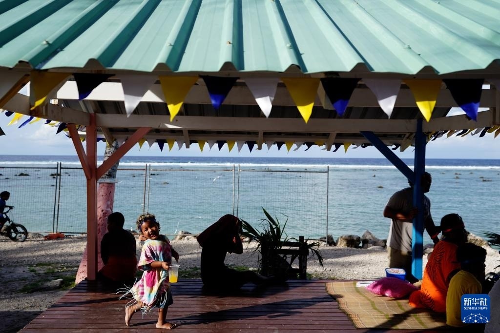 1月20日，當(dāng)?shù)厝嗽阼斠惶幒┬蓍e娛樂(lè)。新華社記者 王申 攝