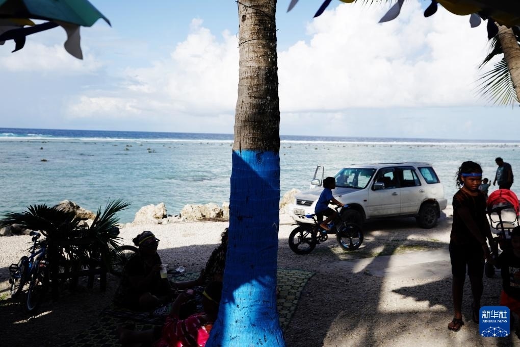 1月20日，當(dāng)?shù)厝嗽阼斠惶幒┬蓍e娛樂(lè)。新華社記者 王申 攝