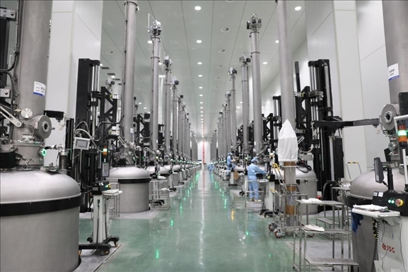 曲靖經(jīng)開區(qū)晶澳太陽能生產(chǎn)車間場(chǎng)景。 葉倬瑋攝