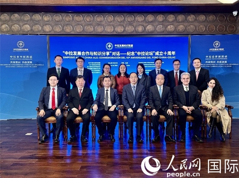 與會(huì)嘉賓合影留念。人民網(wǎng)記者 周雨攝