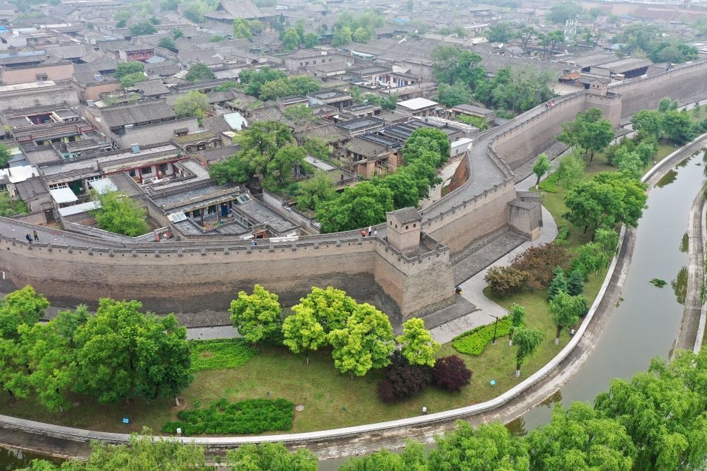 平遙古城一角（2023年5月30日攝，無(wú)人機(jī)照片）。新華社記者 詹彥 攝