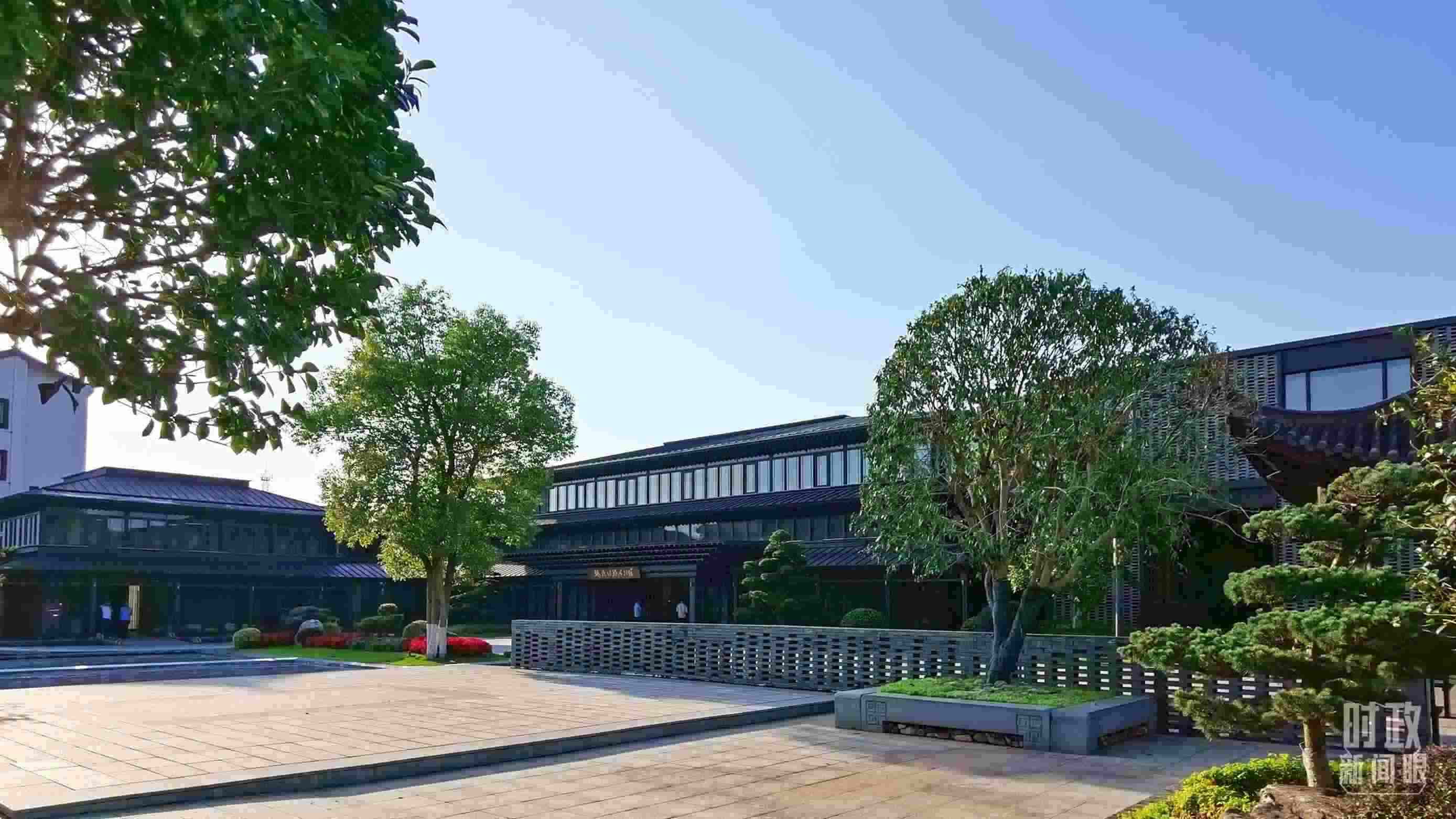 △楓橋經(jīng)驗陳列館。2023年9月，習近平來到這里考察，強調要發(fā)展好新時代“楓橋經(jīng)驗”。（總臺央視記者陳漢章拍攝）