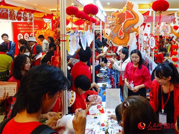 活動現(xiàn)場氣氛熱烈。人民網(wǎng)記者 謝佳君攝