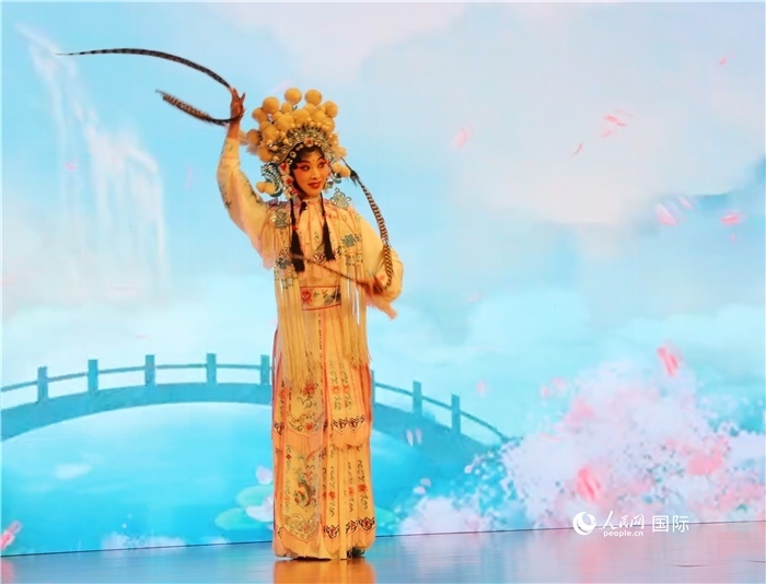 四川省成都市川劇研究院帶來了精彩的川劇演出。人民網(wǎng)記者 李志偉攝