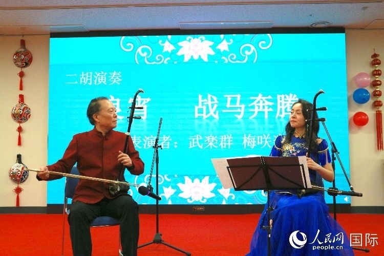 二胡合奏。人民網(wǎng) 許可攝