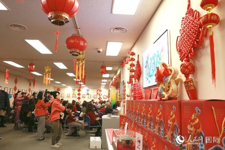 現(xiàn)場洋溢著濃郁的新春氛圍。人民網(wǎng) 許可攝