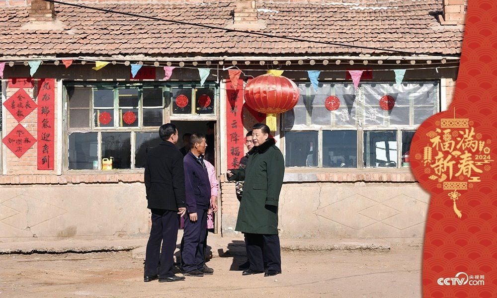 2017年1月24日，習(xí)近平總書記在河北省張家口市張北縣小二臺(tái)鎮(zhèn)德勝村村民徐學(xué)海家中看望。