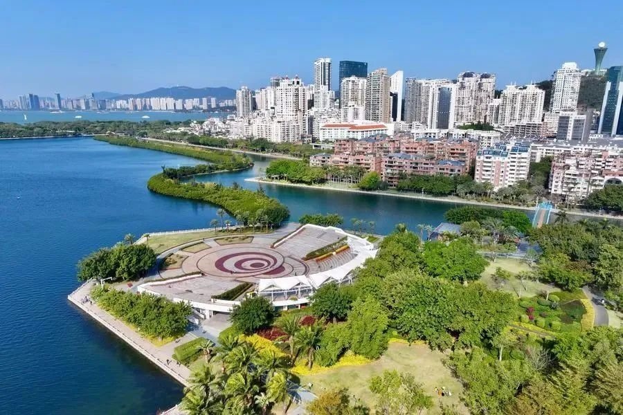 △1月24日，廈門(mén)筼筜湖白鷺洲公園及周邊城市景觀。