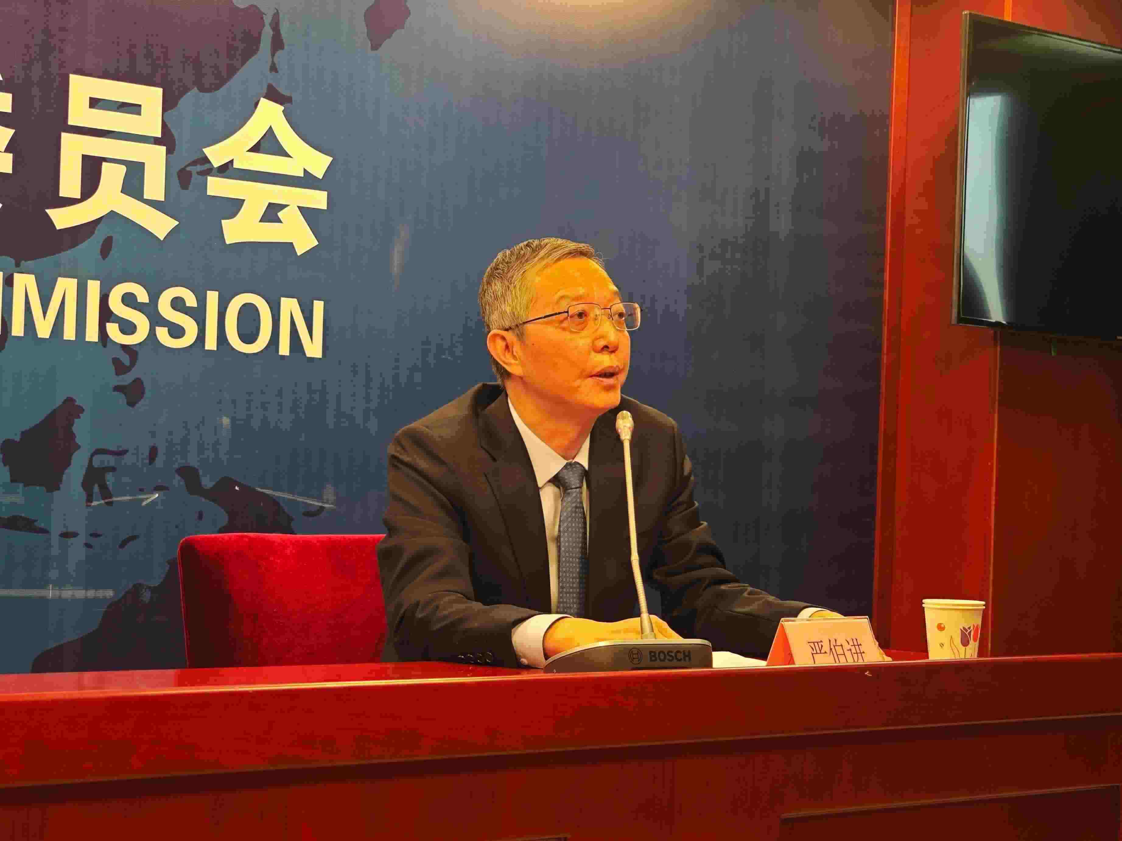 2月23日，嚴(yán)伯進(jìn)在證監(jiān)會例行新聞發(fā)布會現(xiàn)場。 人民網(wǎng) 黃盛 攝