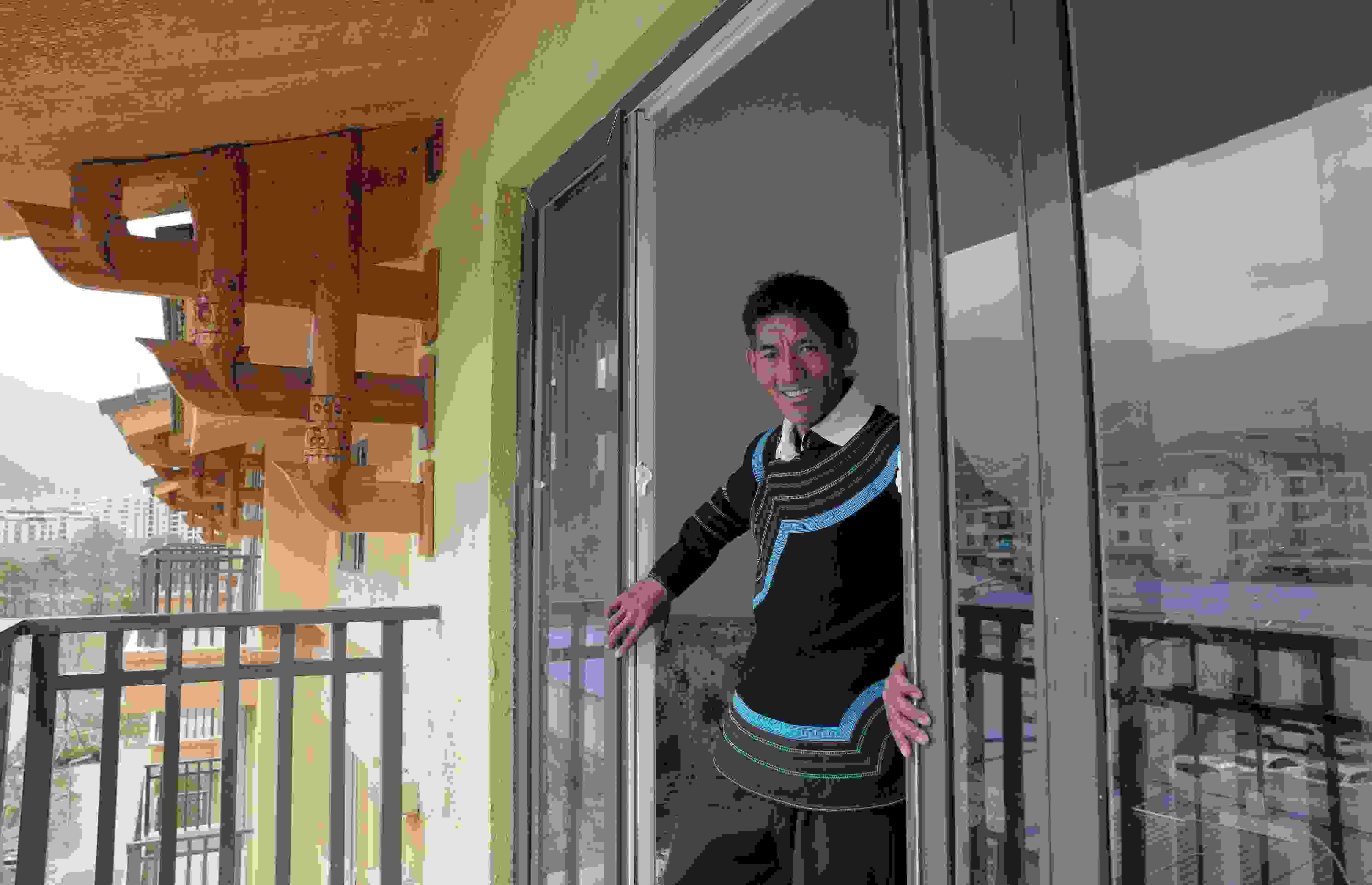 2020年5月14日，四川涼山彝族自治州昭覺縣，“懸崖村”村民某色伍哈入住新房。