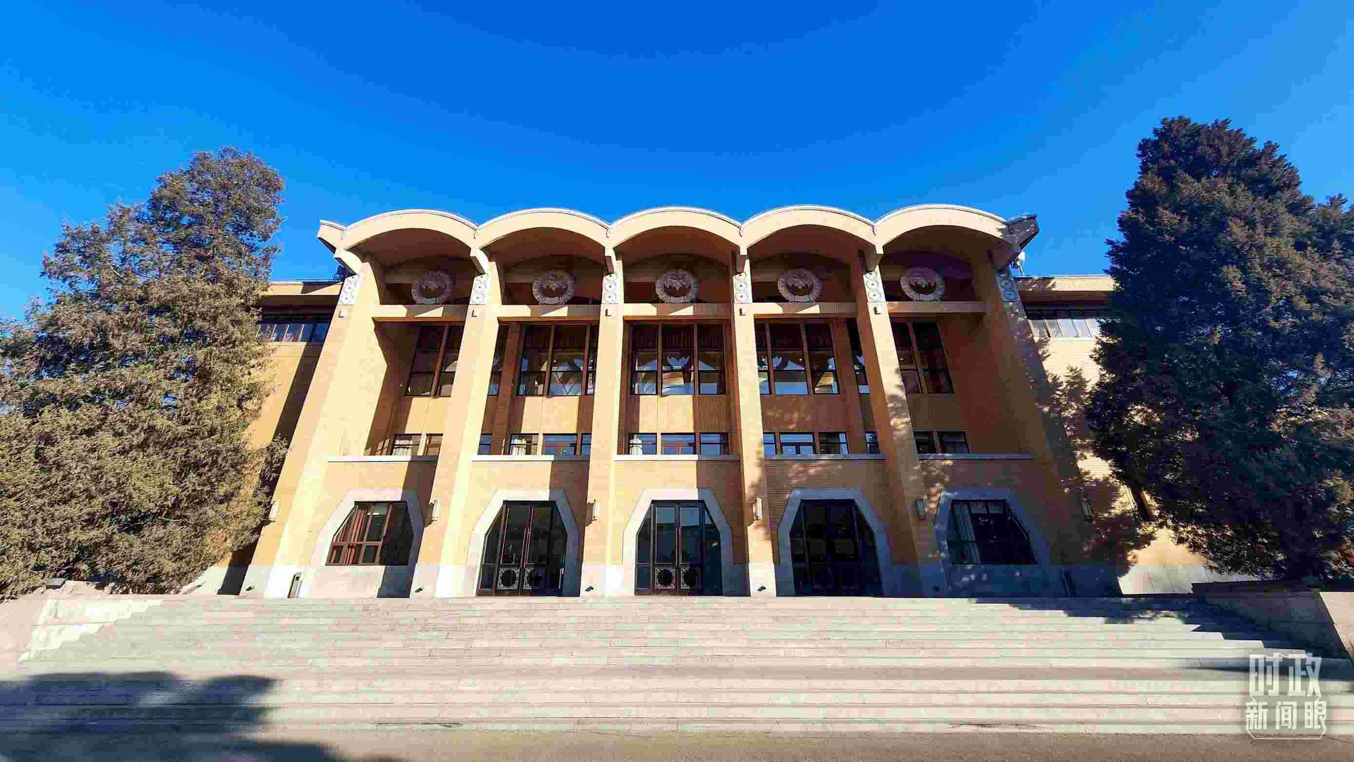 △2024年春季學(xué)期中央黨校（國家行政學(xué)院）中青年干部培訓(xùn)班3月1日上午在中央黨校開班。（總臺央視記者劉琦拍攝）