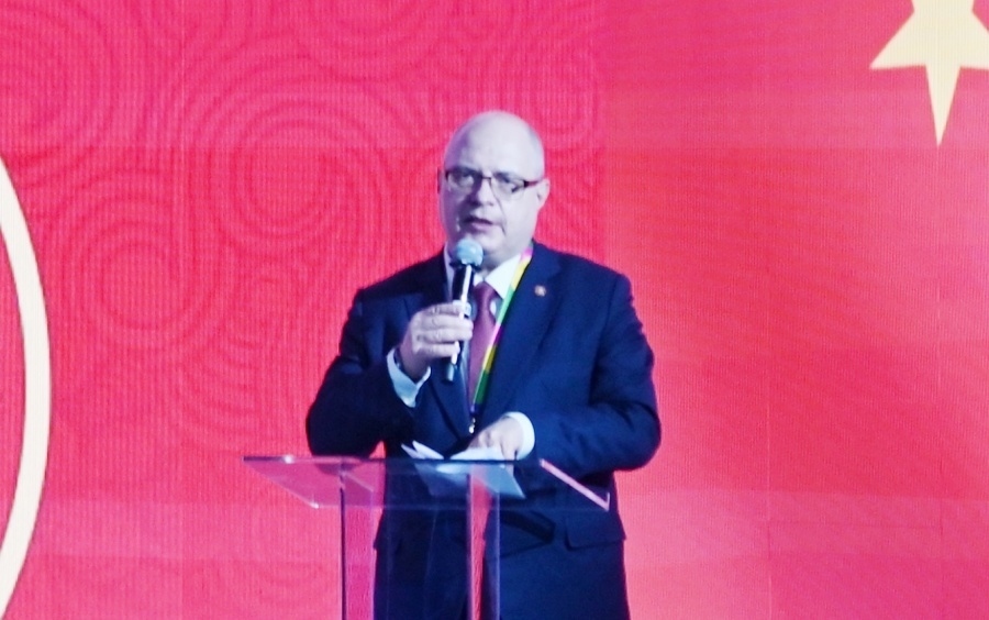 俄羅斯國家杜馬資產(chǎn)、土地和財產(chǎn)關(guān)系委員會主席兼俄中議員友好小組主席加夫里洛夫致辭。主辦方供圖 