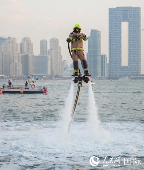 水上消防員。人民網(wǎng) 塔里克·易卜拉欣攝