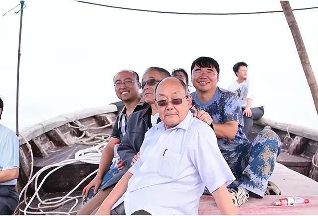 楊士莪院士參加海試。哈爾濱工程大學(xué)供圖