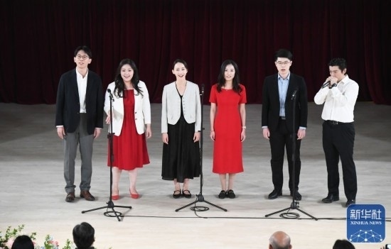 3月21日，國家開發(fā)銀行阿卡貝拉合唱團在音樂會上演出。新華社記者 任超 攝