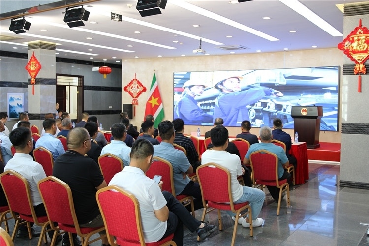 當(dāng)?shù)貢r間3月26日下午，中國品牌重型機械、載重車輛宣傳推介會在中國駐蘇里南大使館舉行。圖為宣介會現(xiàn)場。中國駐蘇里南大使館供圖