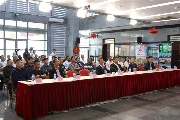 當(dāng)?shù)貢r間3月26日下午，中國品牌重型機械、載重車輛宣傳推介會在中國駐蘇里南大使館舉行。圖為宣介會現(xiàn)場。中國駐蘇里南大使館供圖