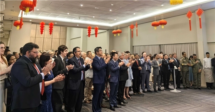 當(dāng)?shù)貢r(shí)間3月27日，中國(guó)駐累西腓新任總領(lǐng)事蘭和平舉行到任招待會(huì)。圖為招待會(huì)現(xiàn)場(chǎng)。中國(guó)駐累西腓總領(lǐng)事館供圖