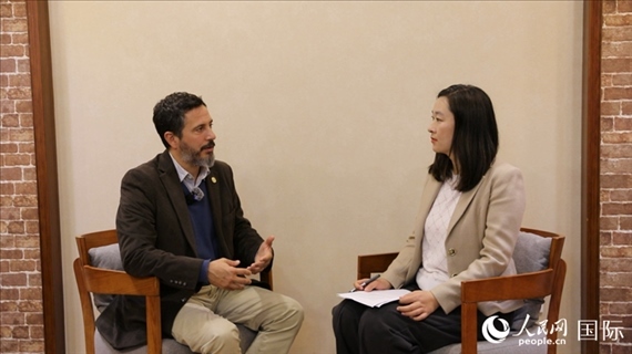 阿根廷布宜諾斯艾利斯大學阿根廷—中國研究中心主任、阿根廷知名漢學家畢嘉宏（Ignacio Villagran）接受人民網記者專訪。人民網記者 周雨攝