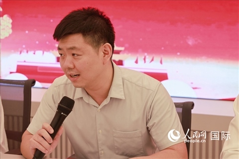 中國駐里約總領(lǐng)館領(lǐng)僑處處長齊冀在座談會(huì)上致辭。人民網(wǎng)記者 陳海琪攝