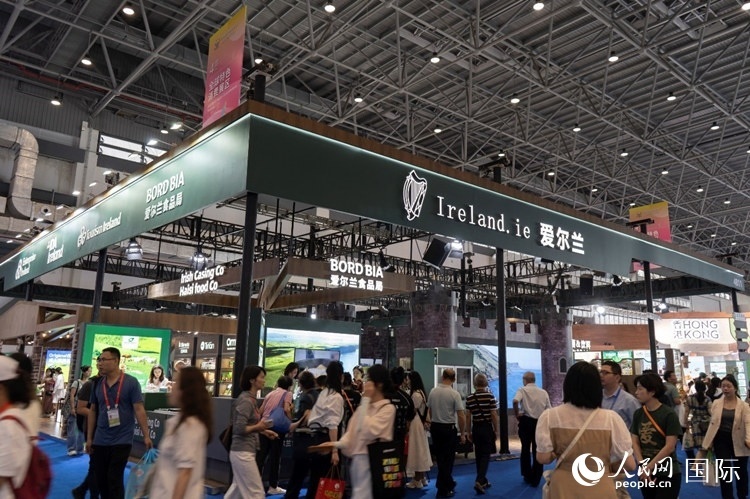 第四屆中國國際消費品博覽會愛爾蘭國家館。人民網(wǎng) 常沙攝
