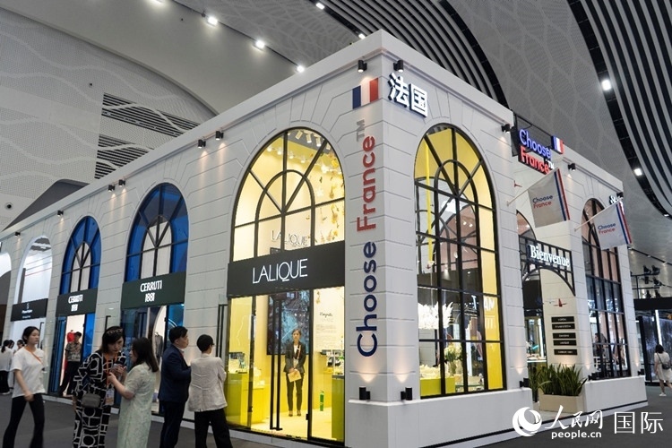 第四屆中國國際消費品博覽會法國國家館。人民網(wǎng) 常沙攝