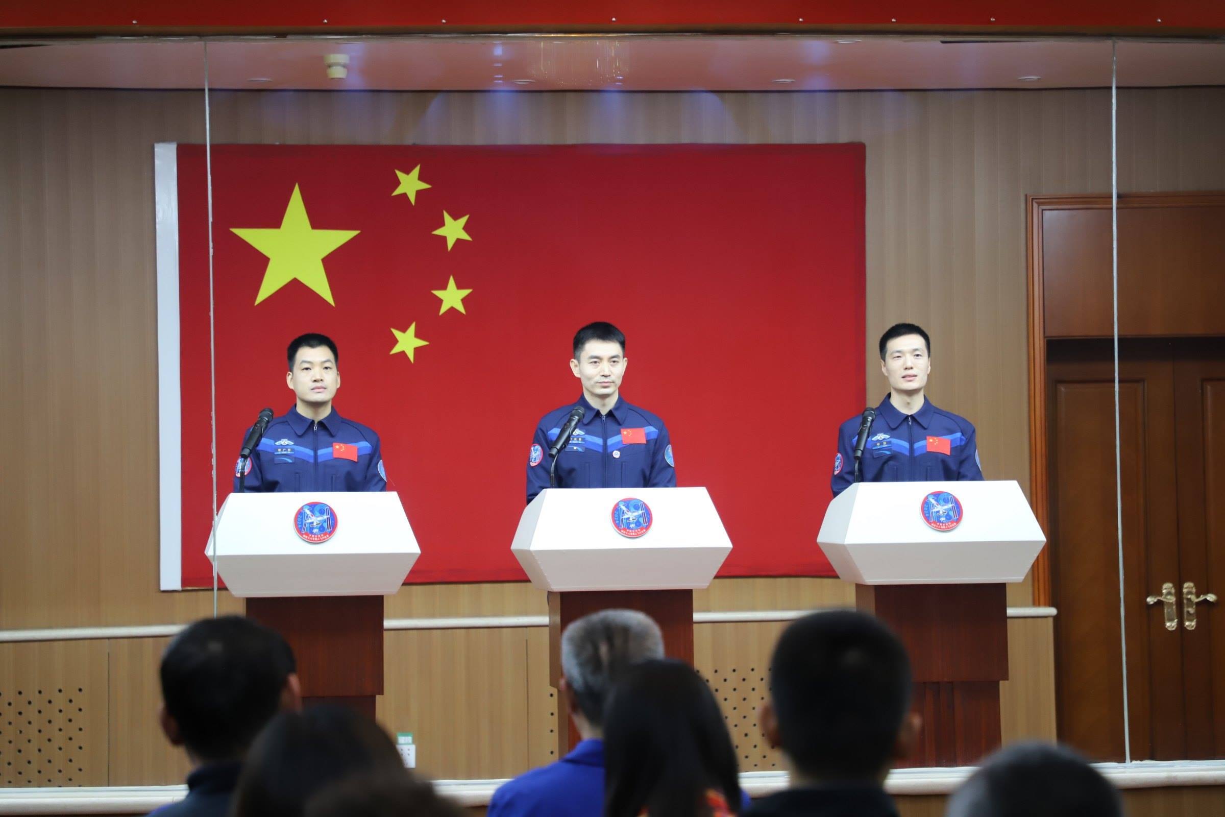 神舟十八號(hào)航天員與中外媒體記者集體見面。人民網(wǎng)記者 黃帆攝