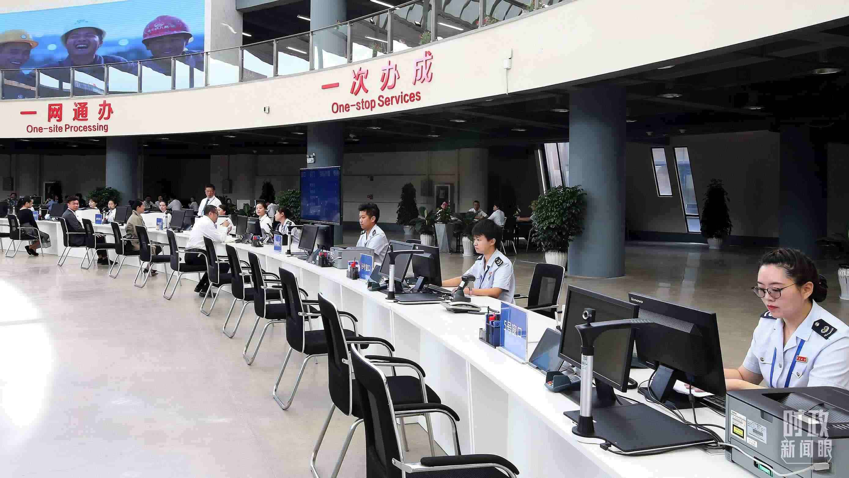 △中國（云南）自由貿(mào)易試驗區(qū)昆明片區(qū)綜合服務(wù)中心。（圖/視覺中國）