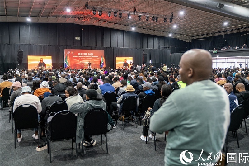 2024年中資企業(yè)招聘大會現(xiàn)場。 人民網(wǎng) 希拉茲攝