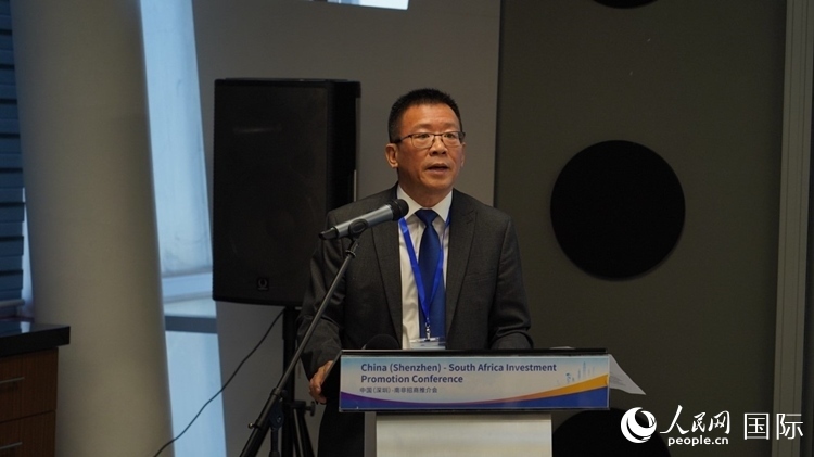 南非中國(guó)經(jīng)貿(mào)協(xié)會(huì)會(huì)長(zhǎng)、中國(guó)銀行約翰內(nèi)斯堡分行行長(zhǎng)張朝陽(yáng)致辭。人民網(wǎng) 劉暢攝