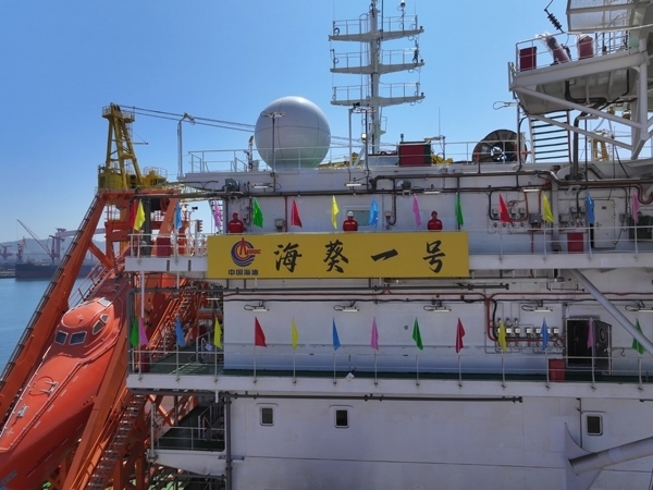 亞洲首艘圓筒型FPSO“海葵一號”建造完工。韓慶攝