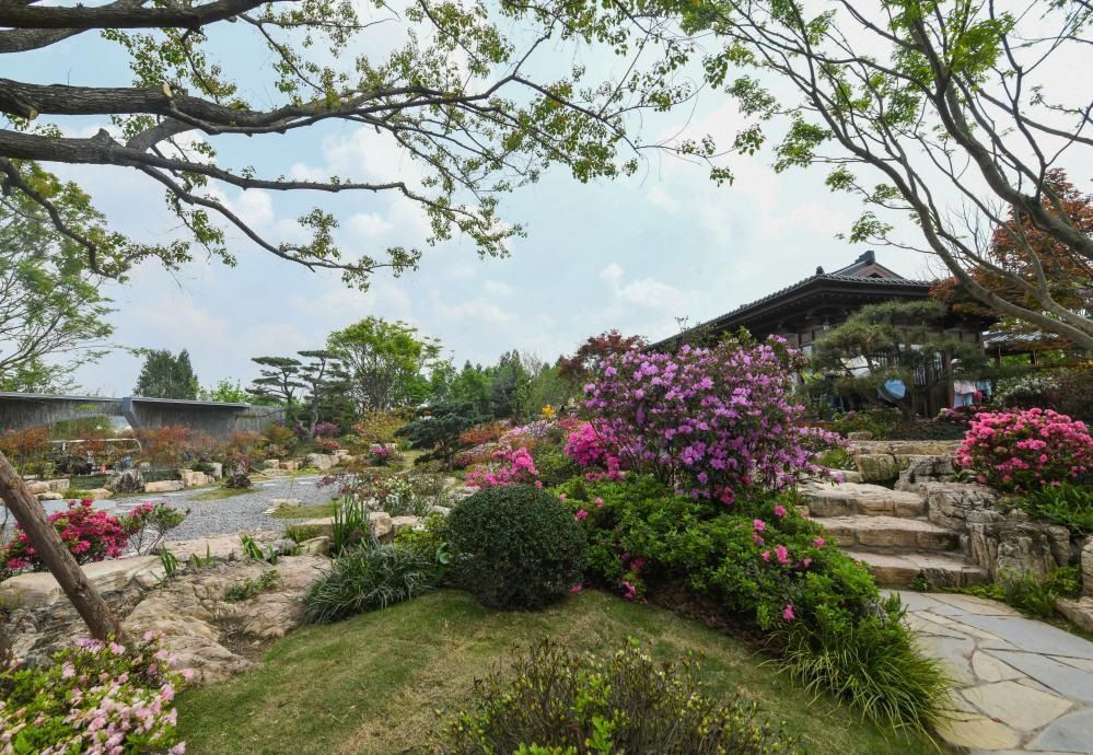 這是2024年4月12日拍攝的成都世園會(huì)主會(huì)場(chǎng)寧波園。新華社記者 王曦 攝