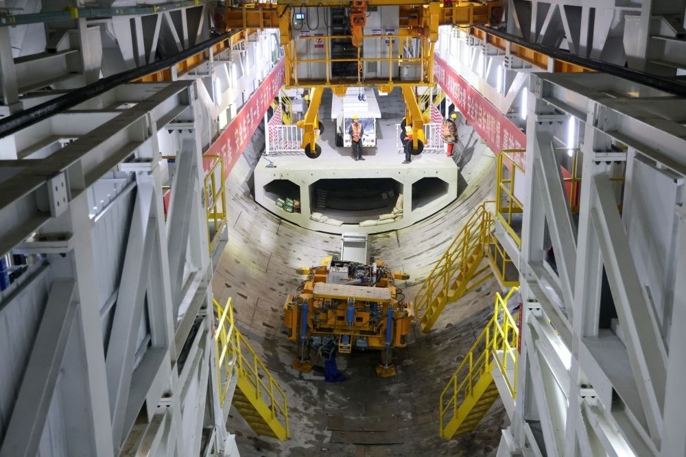 2024年2月16日，中鐵十四局集團(tuán)的建設(shè)者在京唐城際鐵路運(yùn)潮減河隧道施工。新華社記者 邢廣利 攝