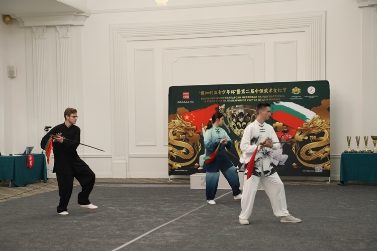 武術愛好者現(xiàn)場表演。索非亞中國文化中心供圖