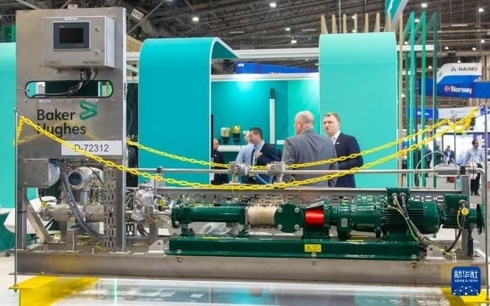這是5月6日在美國(guó)休斯敦國(guó)際海洋油氣技術(shù)大會(huì)及設(shè)備展上拍攝的展示的裝備。新華社發(fā)（勞承躍攝）