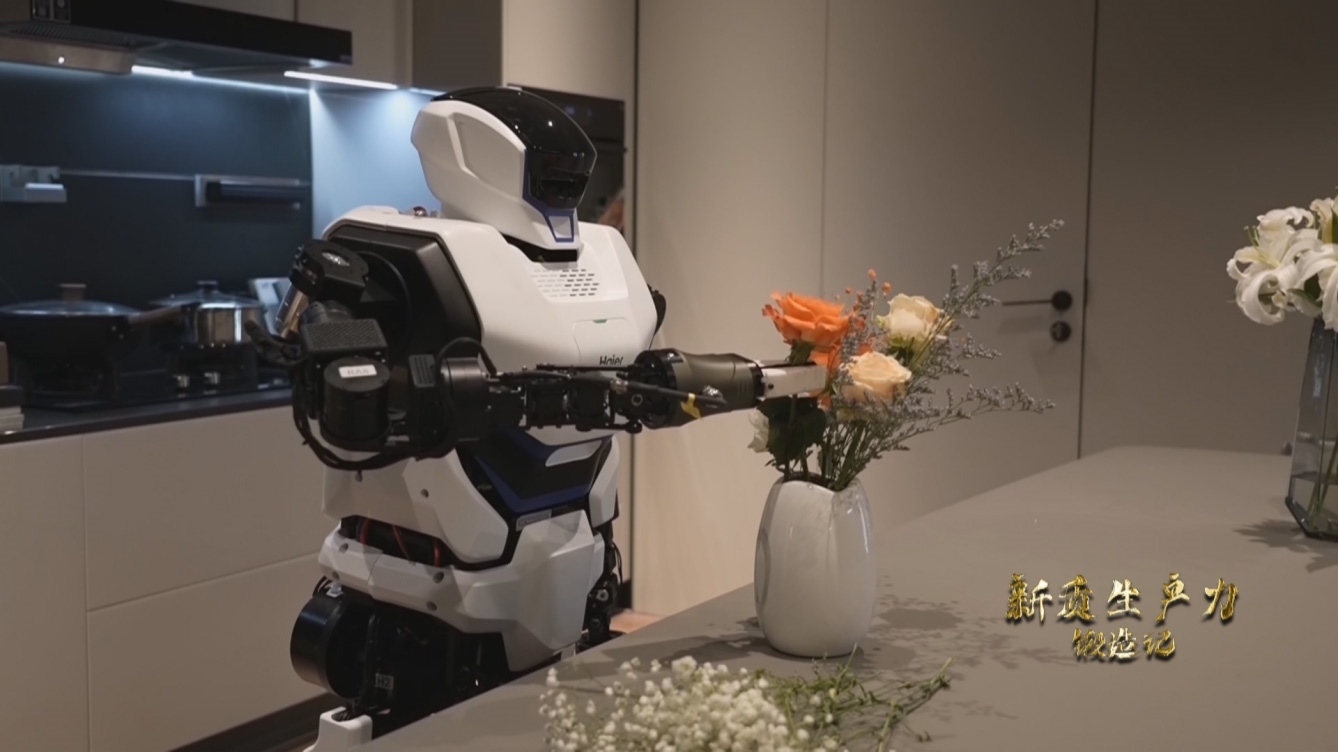 人形機(jī)器人插花。